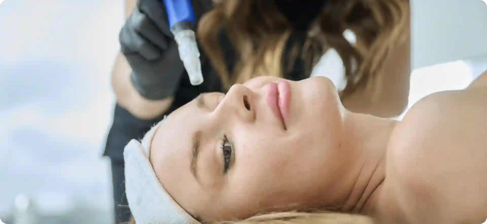 How Do Microneedles Trigger New Collagen and Elastin in Loose Skin Wokingham?